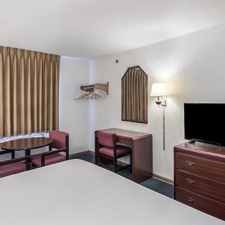 Americas Best Value Inn-Wenona Buitenkant foto