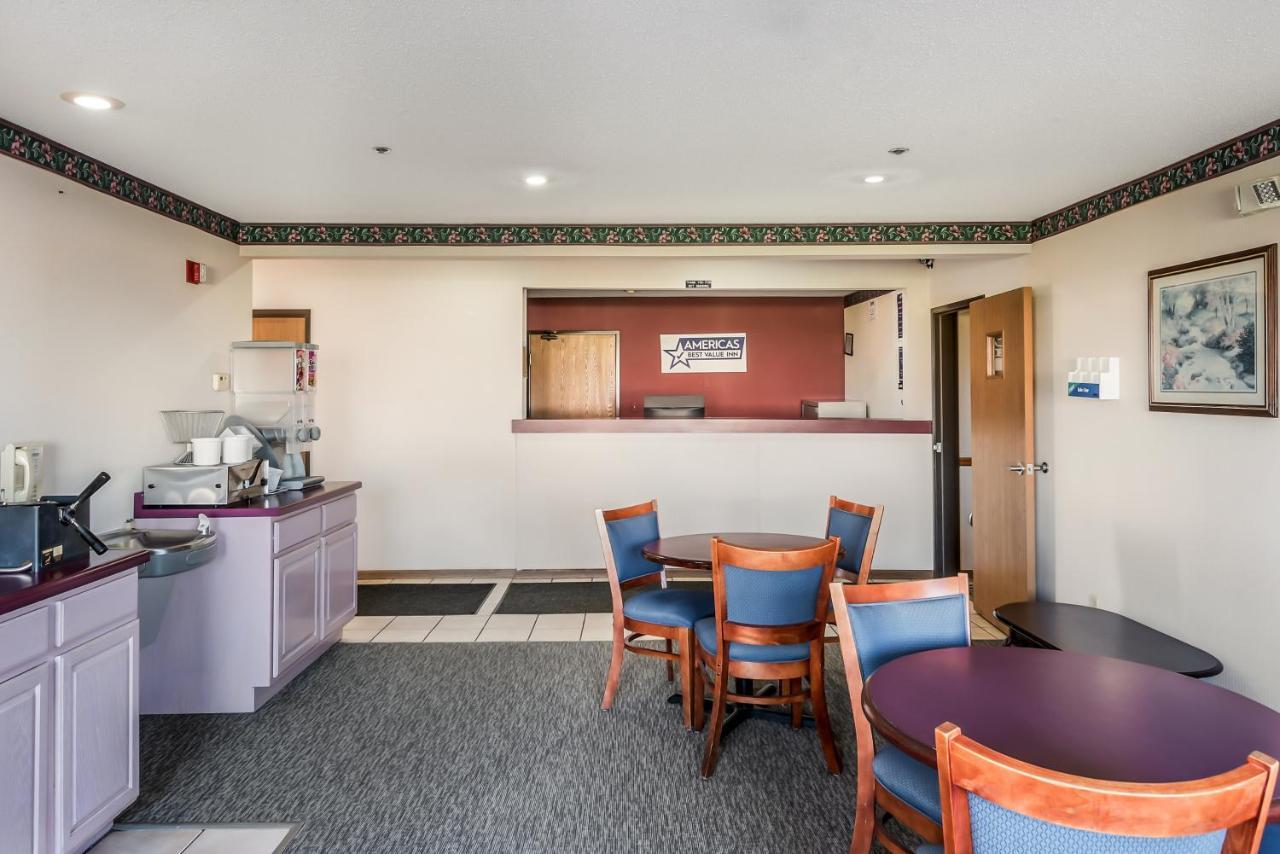 Americas Best Value Inn-Wenona Buitenkant foto