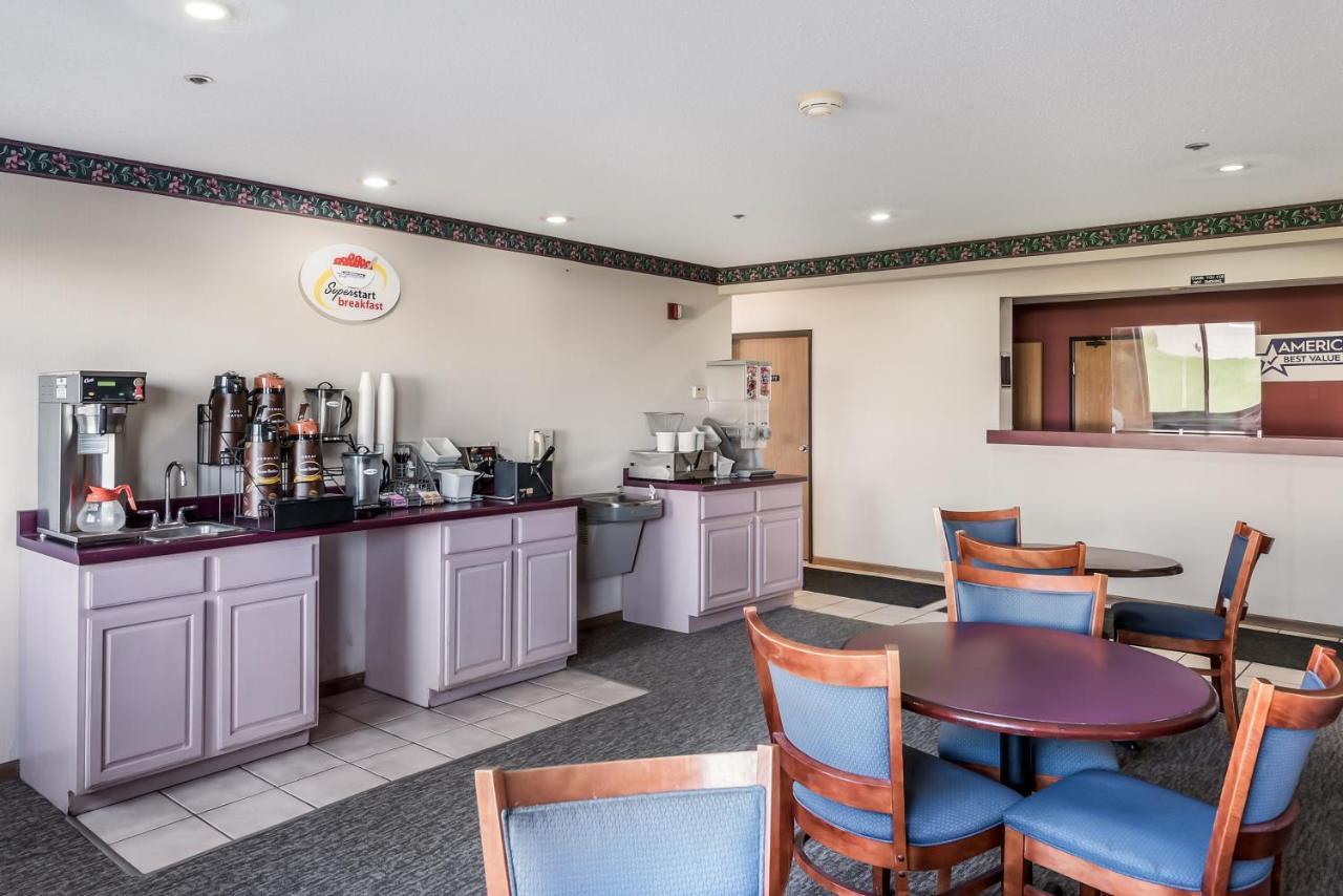Americas Best Value Inn-Wenona Buitenkant foto