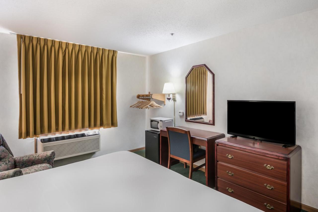 Americas Best Value Inn-Wenona Buitenkant foto
