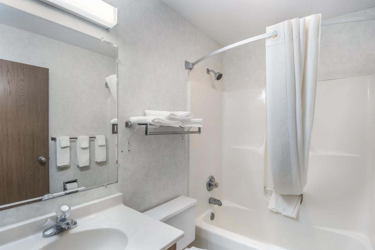 Americas Best Value Inn-Wenona Buitenkant foto