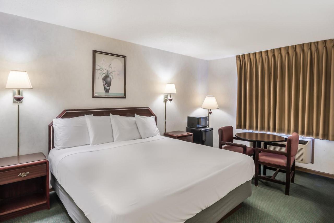 Americas Best Value Inn-Wenona Buitenkant foto