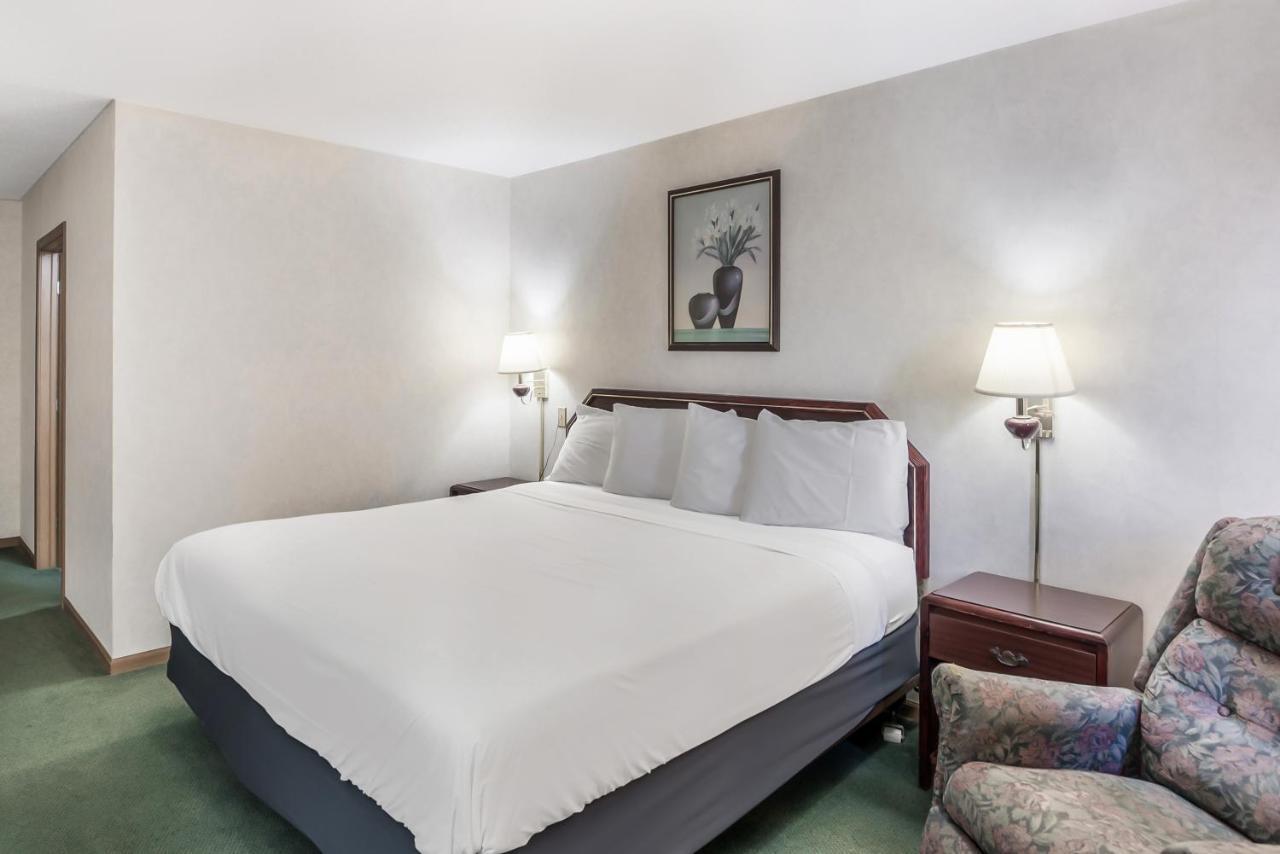 Americas Best Value Inn-Wenona Buitenkant foto