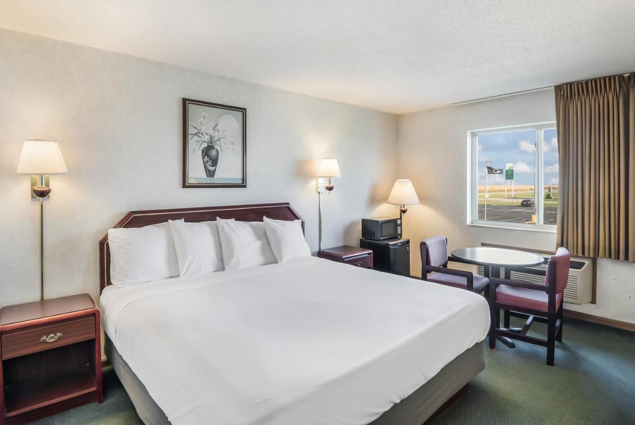 Americas Best Value Inn-Wenona Buitenkant foto