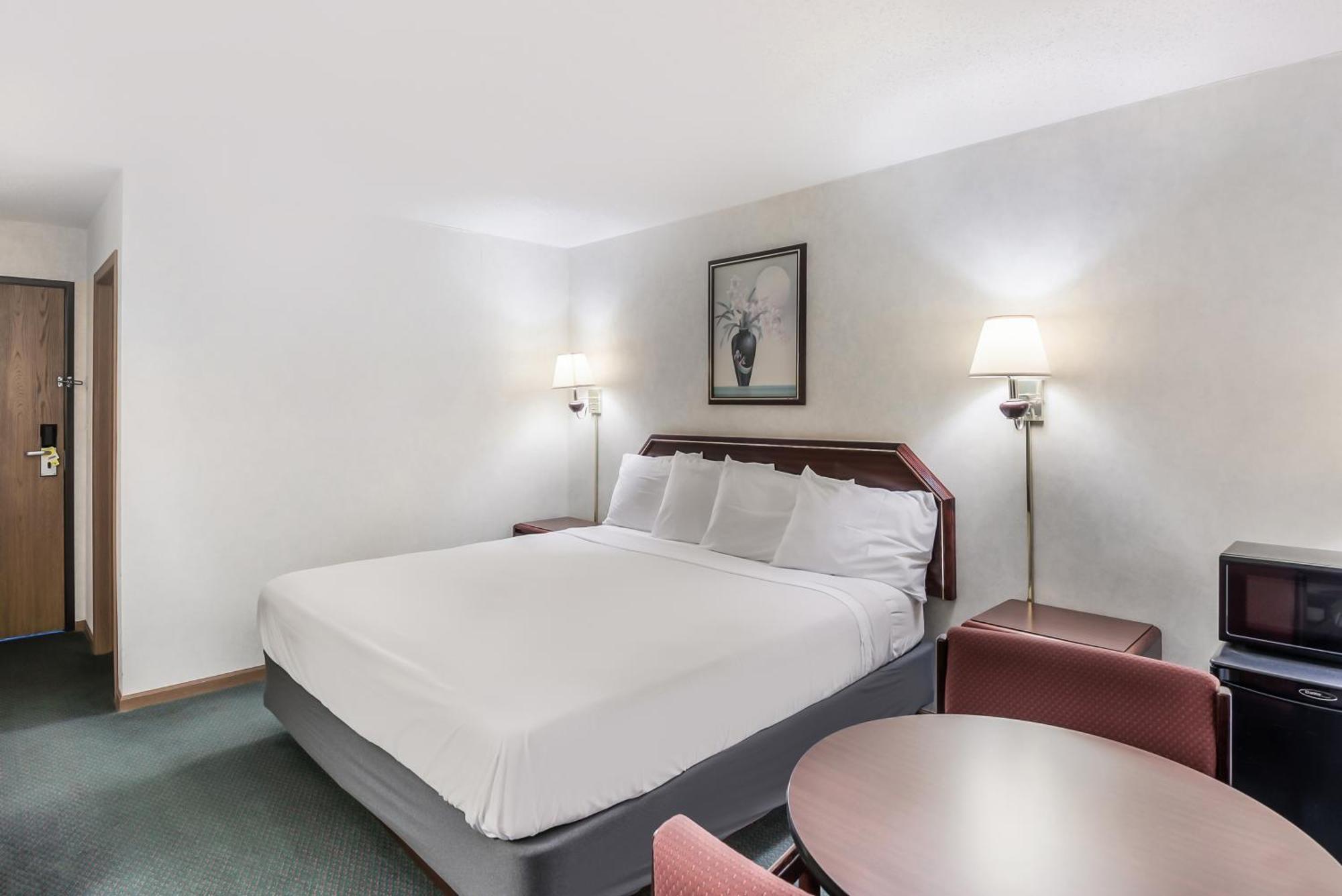 Americas Best Value Inn-Wenona Buitenkant foto
