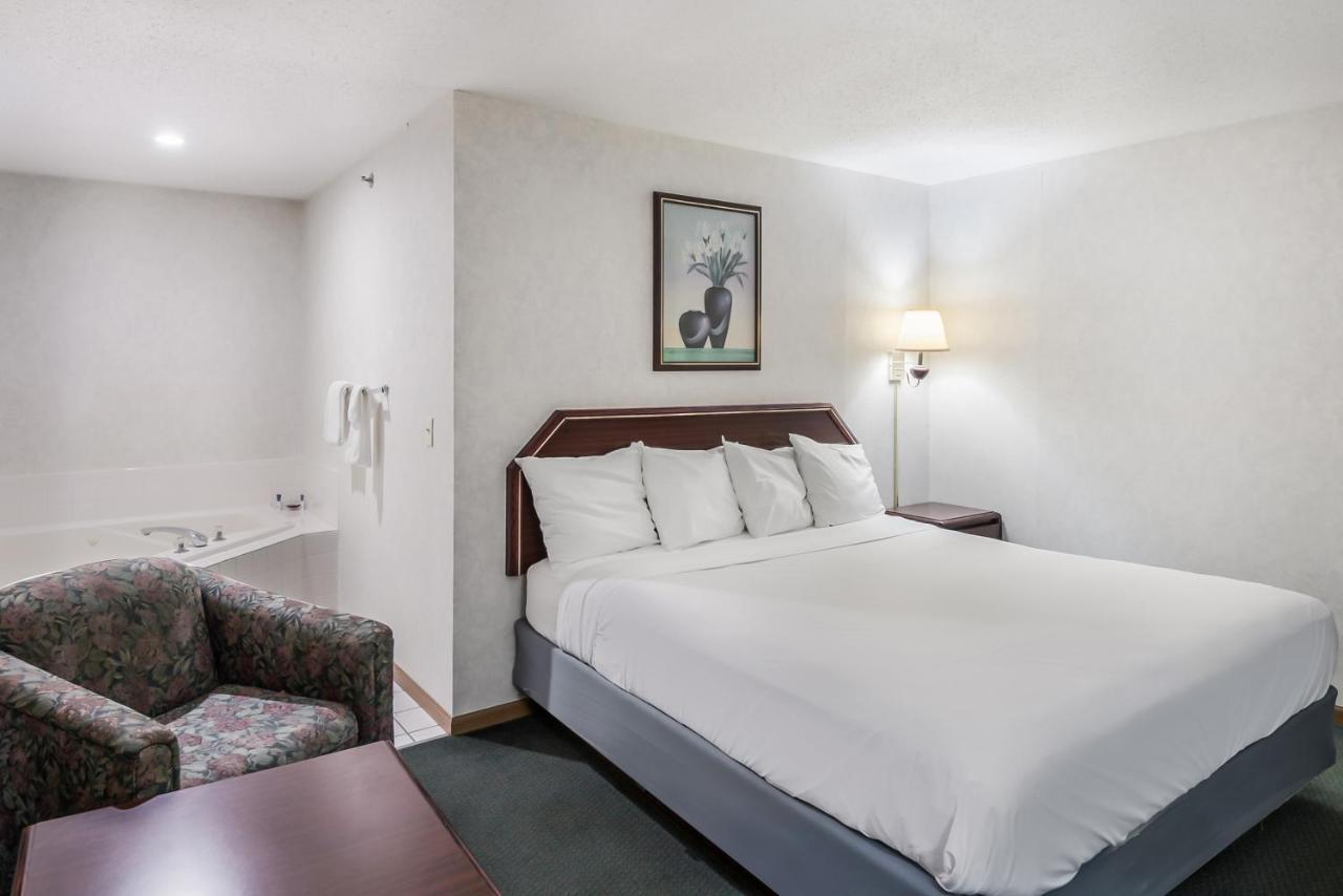 Americas Best Value Inn-Wenona Buitenkant foto