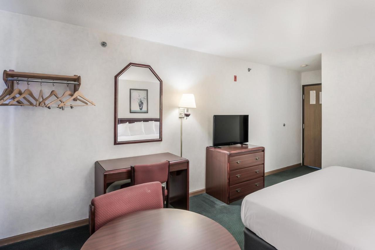 Americas Best Value Inn-Wenona Buitenkant foto