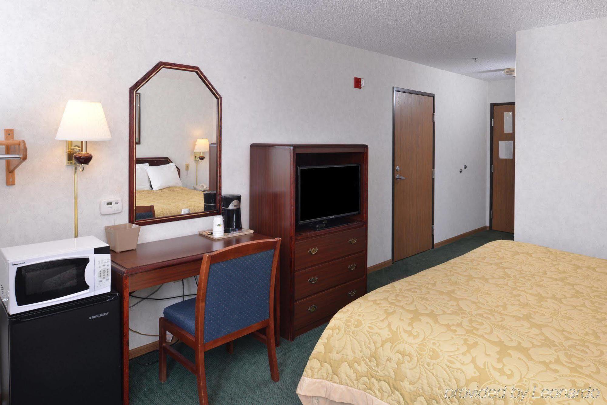Americas Best Value Inn-Wenona Buitenkant foto