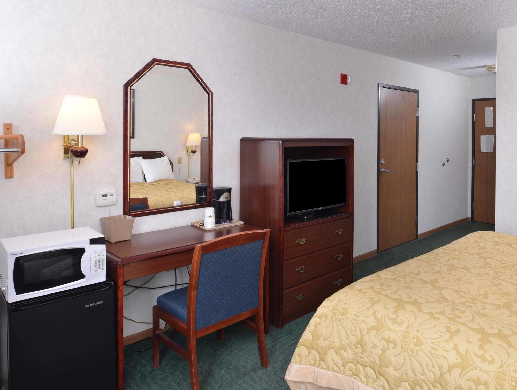 Americas Best Value Inn-Wenona Buitenkant foto