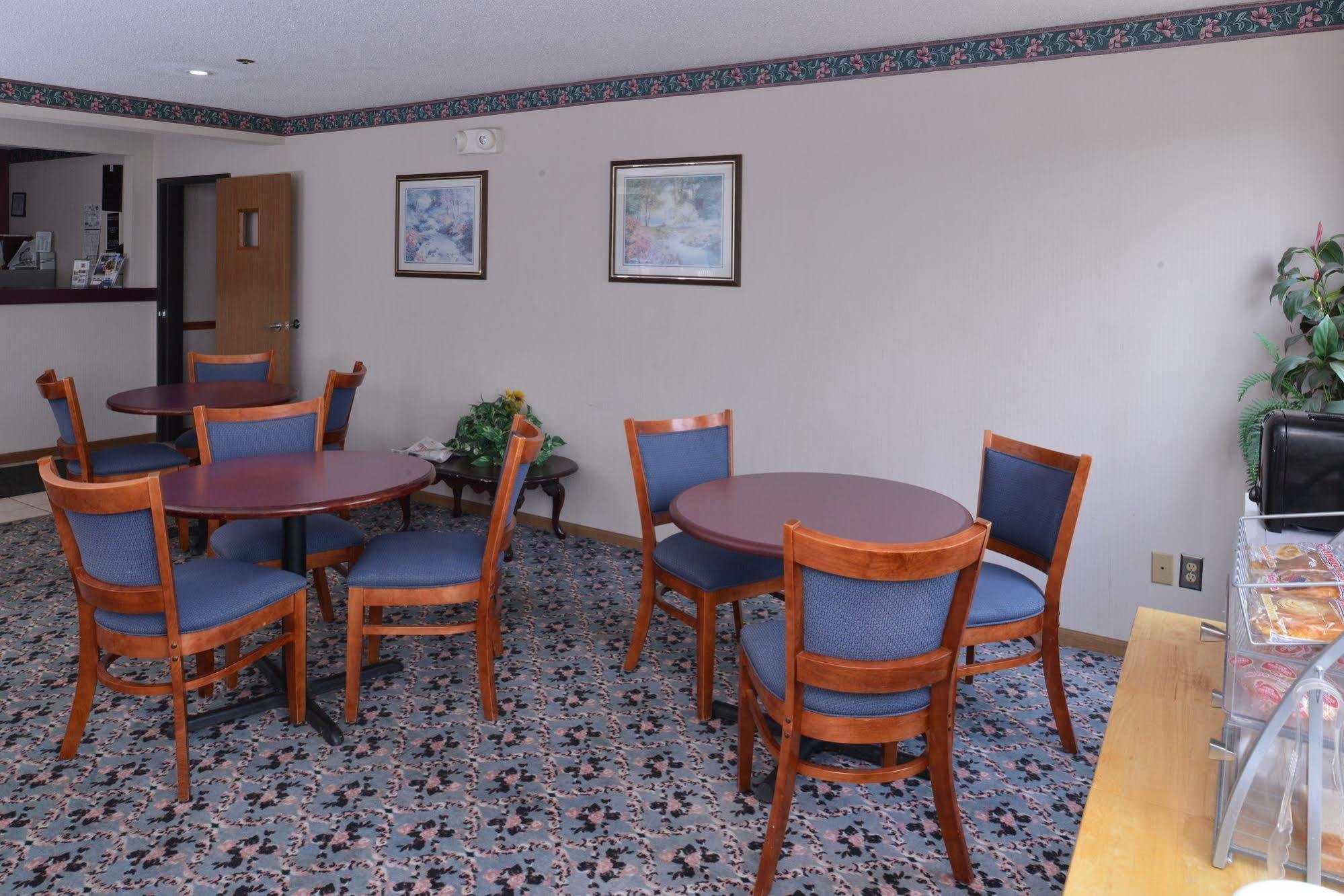 Americas Best Value Inn-Wenona Buitenkant foto
