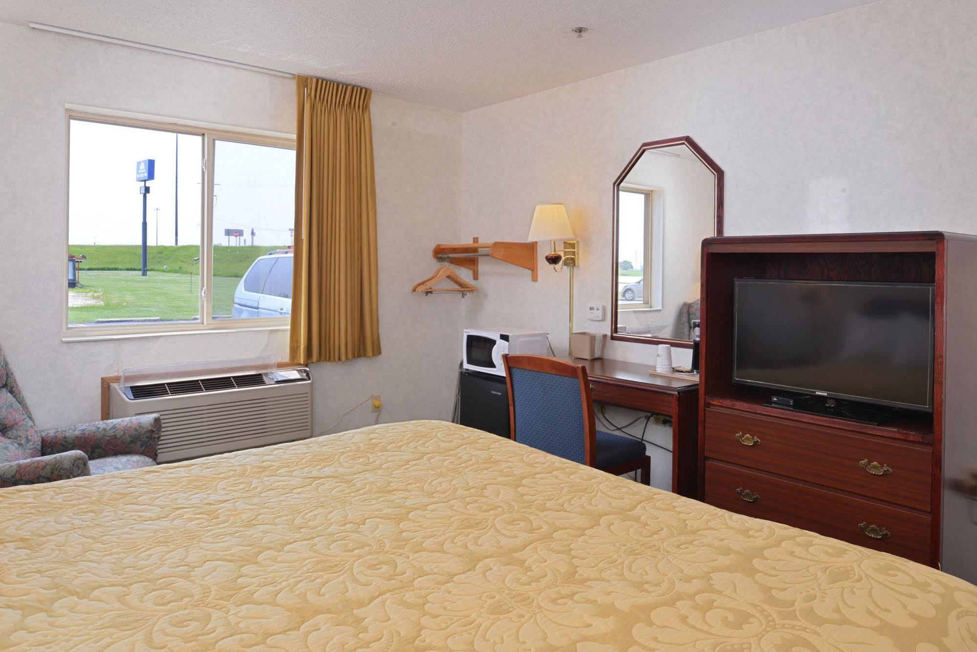Americas Best Value Inn-Wenona Buitenkant foto