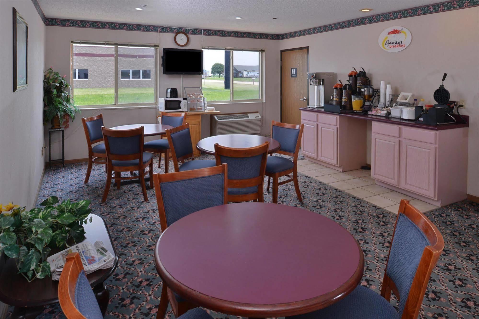 Americas Best Value Inn-Wenona Buitenkant foto